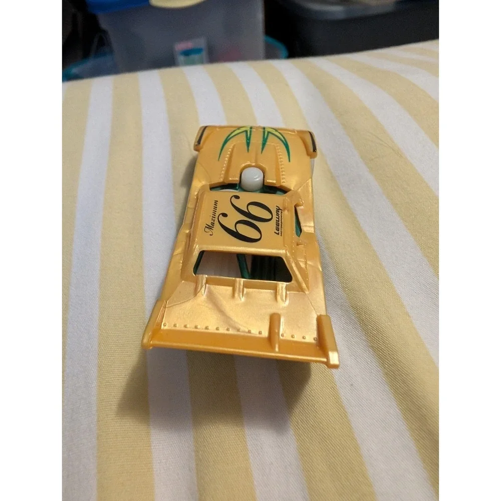 2015 HOT WHEELS NIGHT STORM MAXIMUM LEEWAY #66 GOLD 1:64 DIECAST 2 7/8 RACE CAR